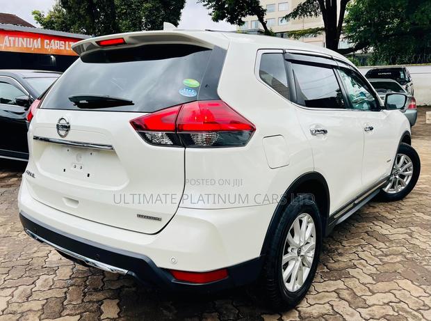 2017 Nissan X-Trail 2.0 Petrol AWD - White, Luxury Edition