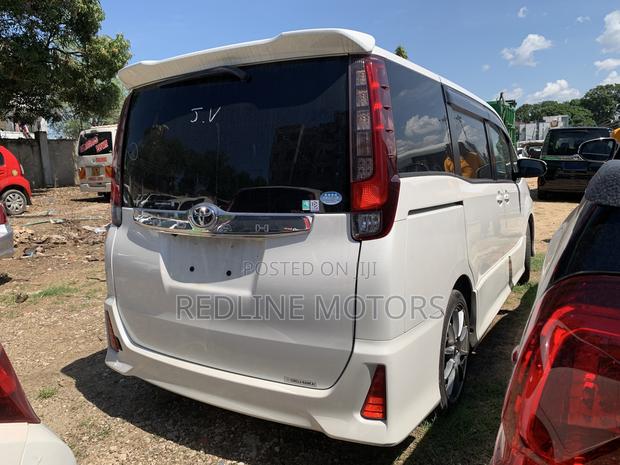 2017 Toyota Noah 2.0 FWD: 7-Seater in Pearl Trim