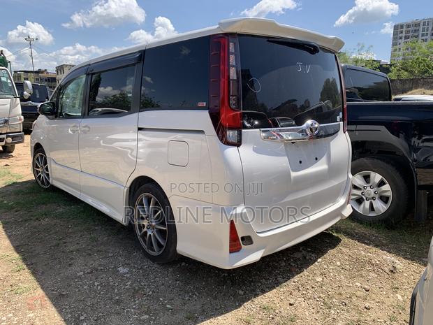 2017 Toyota Noah 2.0 FWD: 7-Seater in Pearl Trim