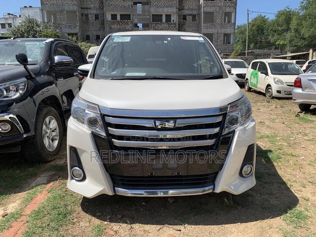 2017 Toyota Noah 2.0 FWD: 7-Seater in Pearl Trim