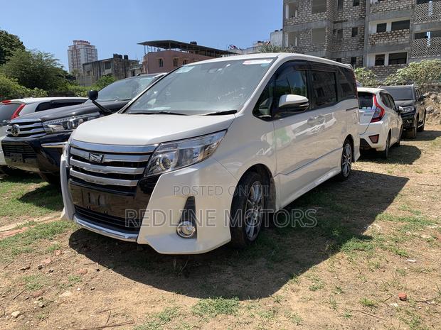 2017 Toyota Noah 2.0 FWD: 7-Seater in Pearl Trim