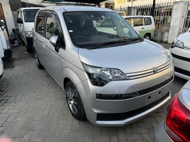 2018 Toyota Spade 1.5 Silver: Compact SUV - Great for City Driving