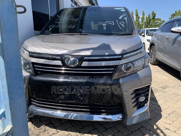 2017 Toyota Voxy in Gray - Perfect for Your Modern Family