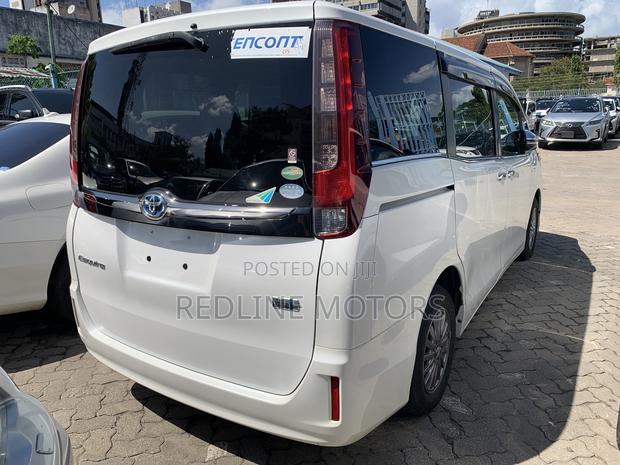 2017 White Toyota Esquire 1.8 FWD Hybrid (7 Seater)