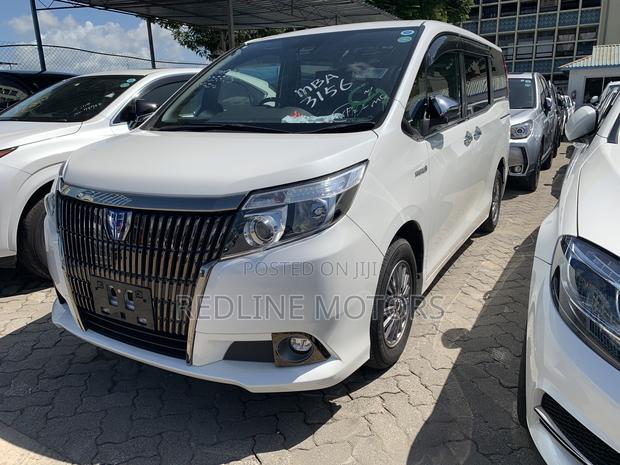 2017 White Toyota Esquire 1.8 FWD Hybrid (7 Seater)