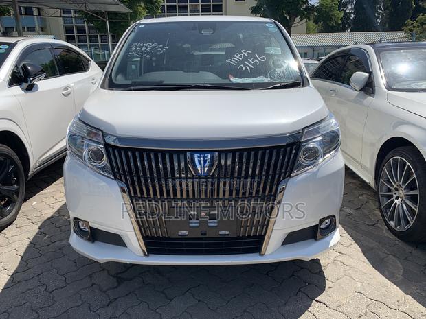 2017 White Toyota Esquire 1.8 FWD Hybrid (7 Seater)