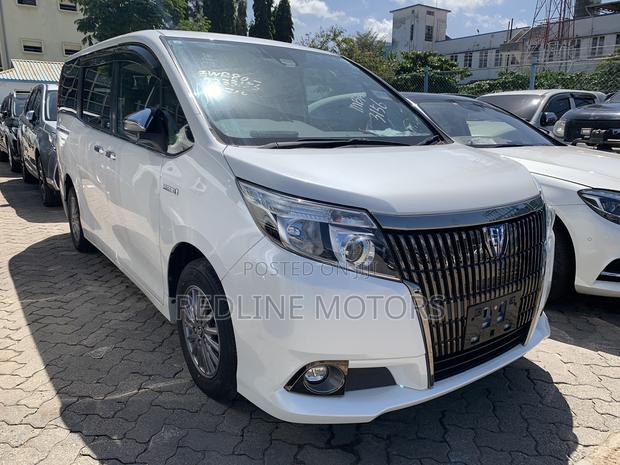 2017 White Toyota Esquire 1.8 FWD Hybrid (7 Seater)
