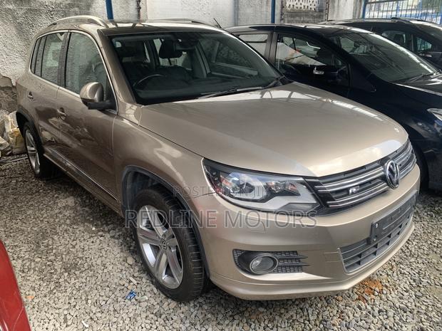 2016 Tiguan R-Line AWD 4MOTION in Gold: Volkswagen