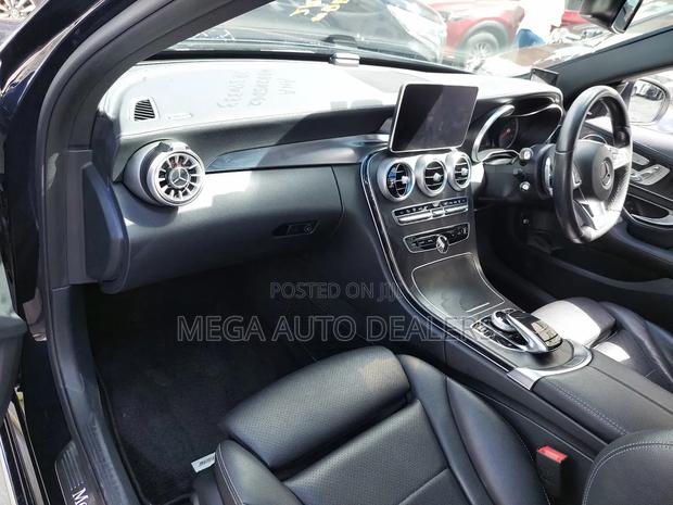 Mercedes-Benz C200 2018 Blue