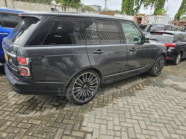 New 2019 Land Rover Range Rover Vogue in Gray - Premium Off-Road Vehicle