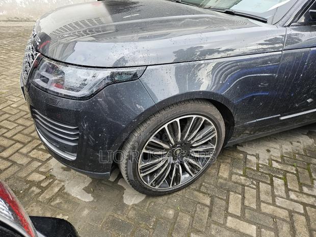 New 2019 Land Rover Range Rover Vogue in Gray - Premium Off-Road Vehicle