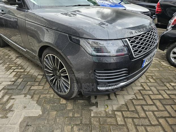 New 2019 Land Rover Range Rover Vogue in Gray - Premium Off-Road Vehicle