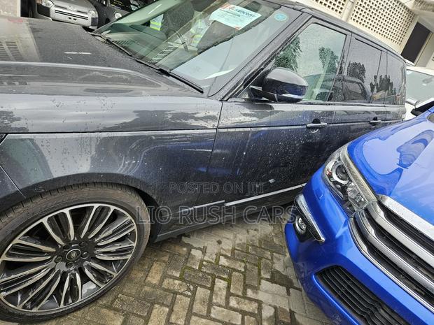 New 2019 Land Rover Range Rover Vogue in Gray - Premium Off-Road Vehicle