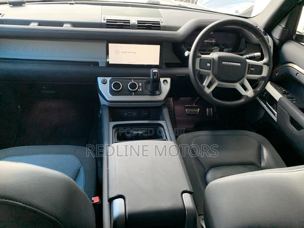 4x4 Land Rover Defender 110 SE 2020: Power and Capability for Every Terrain