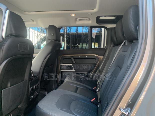 4x4 Land Rover Defender 110 SE 2020: Power and Capability for Every Terrain