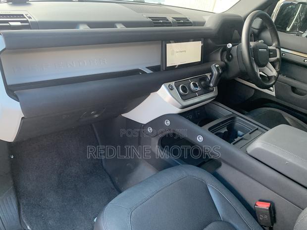 4x4 Land Rover Defender 110 SE 2020: Power and Capability for Every Terrain