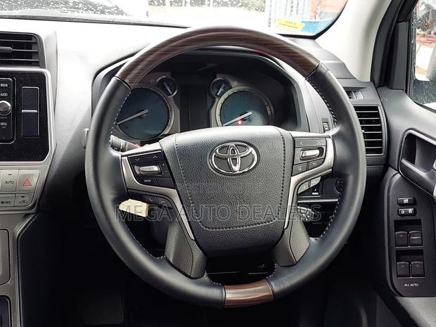 Toyota Land Cruiser Prado 2018 Gold