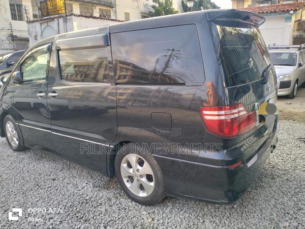 2006 Toyota Alphard Black: Luxury on Wheels