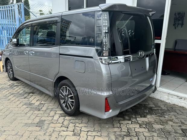 Used Toyota Voxy 2017 for sale in Gray