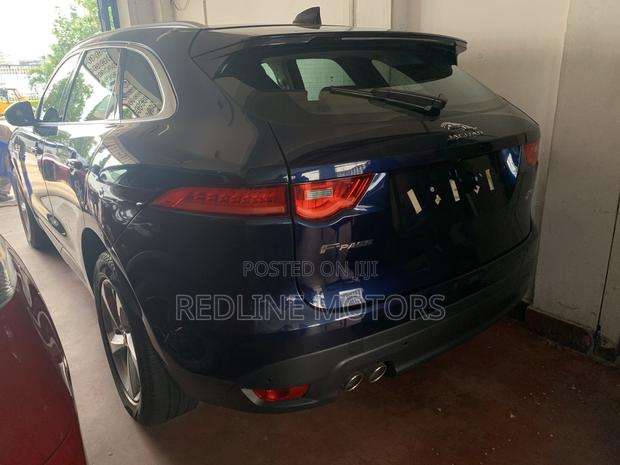 Jaguar F-Pace 2017 20d in Blue