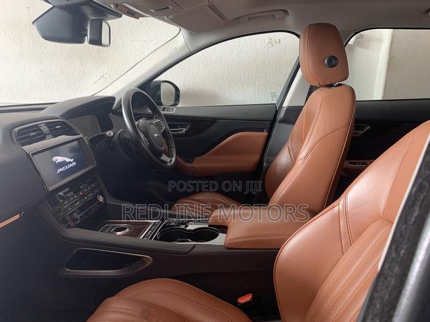 Jaguar F-Pace 2017 20d in Blue