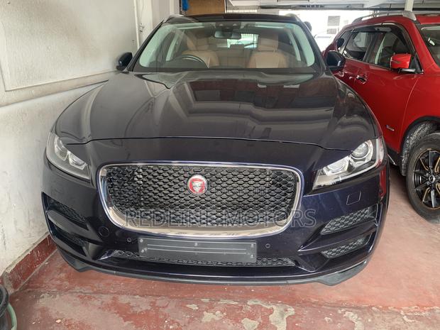 Jaguar F-Pace 2017 20d in Blue