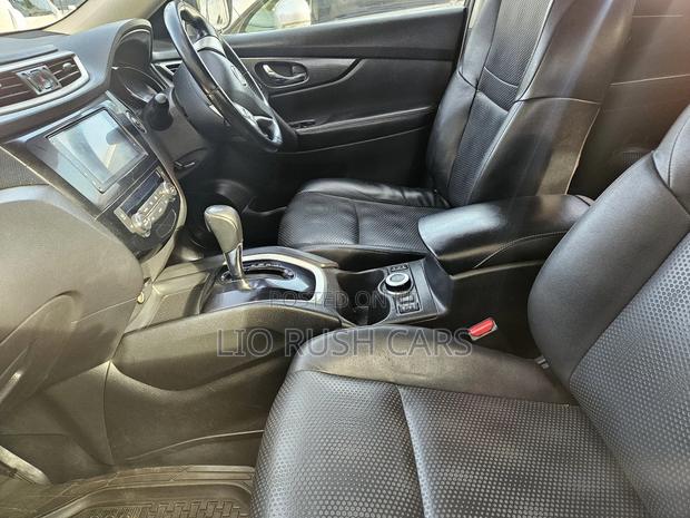 2015 Nissan X-Trail - Black: Bold and Ready for Adventure