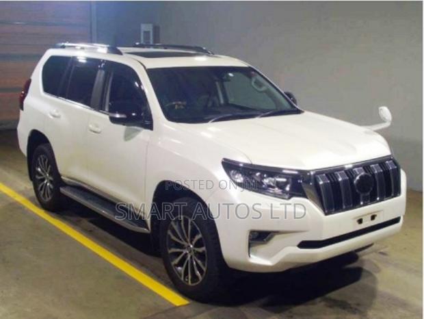 White 2018 Toyota Land Cruiser Prado 2.8 - Powerful Off-Roader