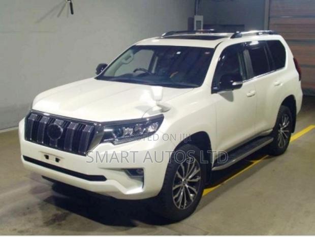 White 2018 Toyota Land Cruiser Prado 2.8 - Powerful Off-Roader