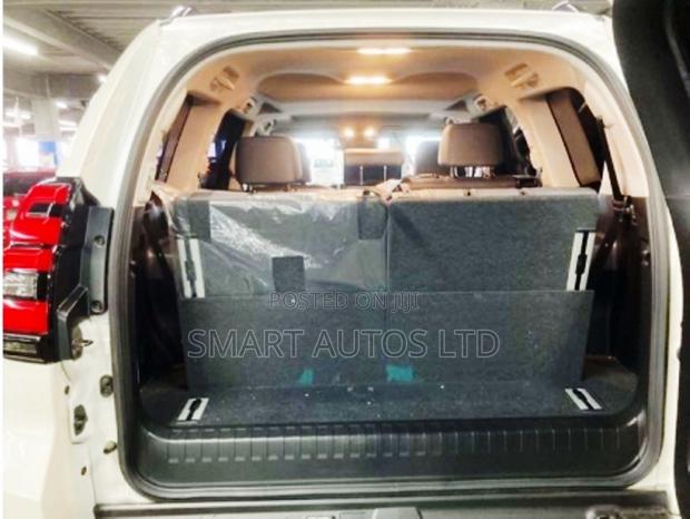 White 2018 Toyota Land Cruiser Prado 2.8 - Powerful Off-Roader