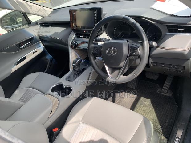 2020 Toyota Harrier 2.0 Silver: Luxury and Performance