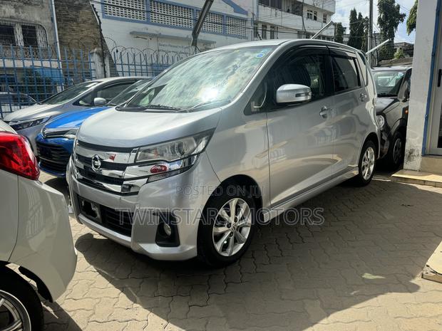 2018 Nissan Dayz Highway Star G in Silver - Compact and Stylish
