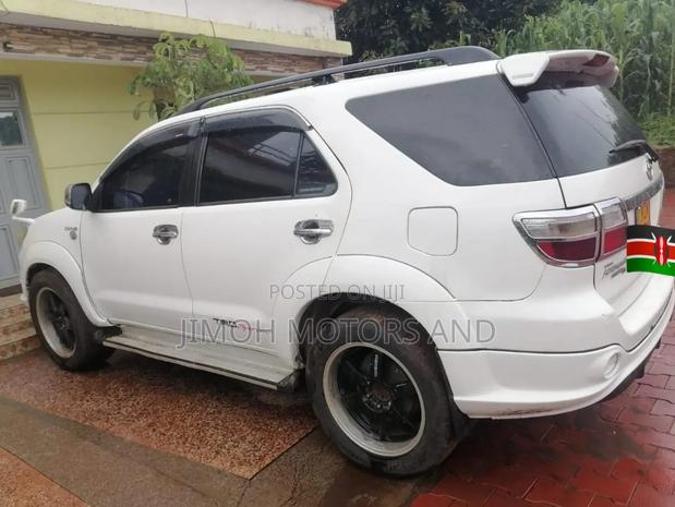Used 2010 Toyota Fortuner White - Reliable SUV for Sale