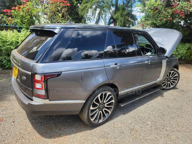 Gray 2014 Land Rover Range Rover Vogue (Used)