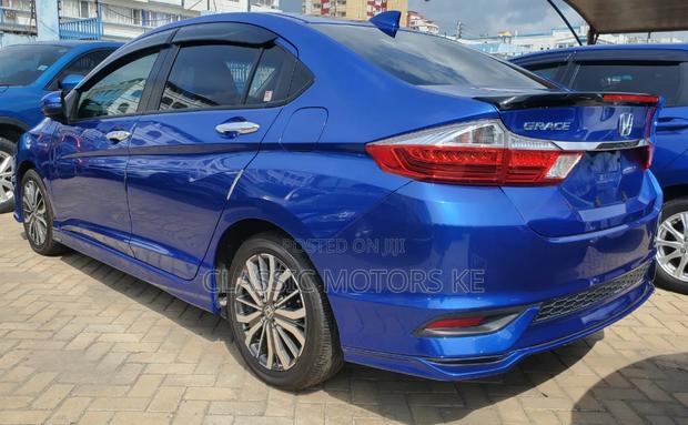 Honda Grace 1.5 Hybrid FWD 2018 - Blue: Efficient and Sleek Hybrid