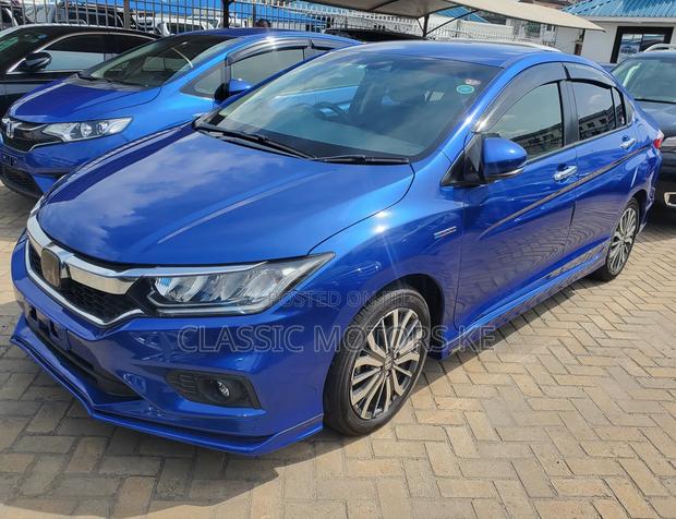 Honda Grace 1.5 Hybrid FWD 2018 - Blue: Efficient and Sleek Hybrid