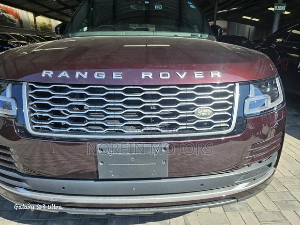 New 2019 Land Rover Range Rover Vogue in Stunning Purple: Power & Style