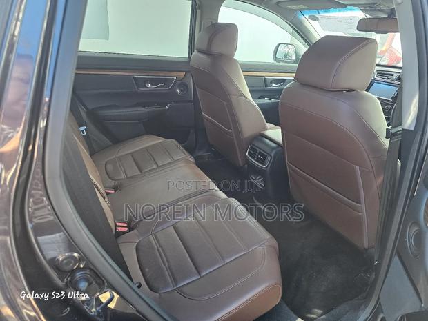 Gray 2018 Honda CR-V for Pre-owned