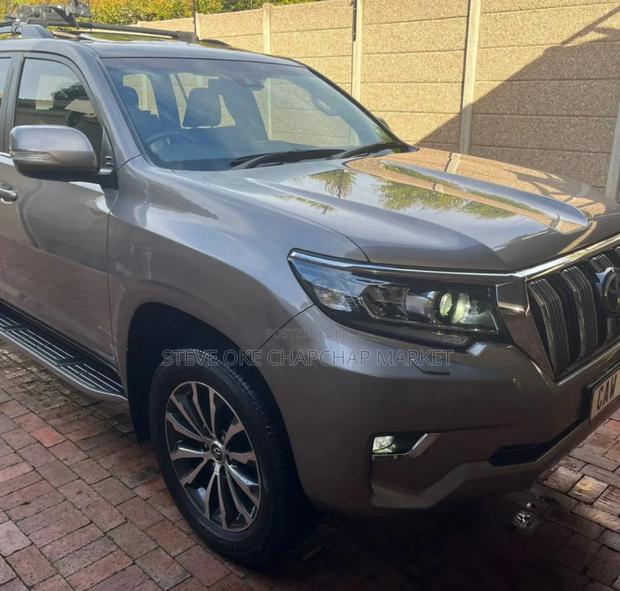Gray Toyota Land Cruiser Prado 2022: Unmatched Performance and Style