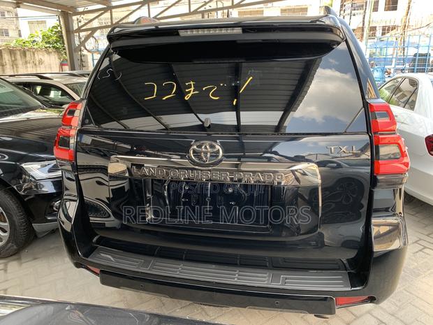 Toyota Land Cruiser Prado 2.8 2021 - Gray, Powerful and Luxurious SUV