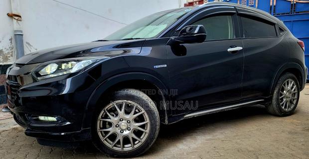 Sleek 2017 Honda Vezel Black: Compact Crossover with Style