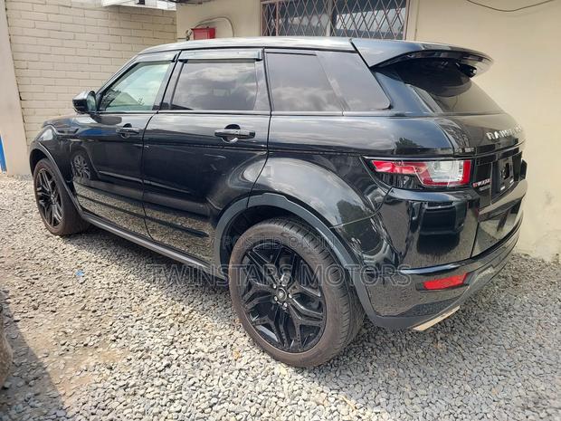 Black 5-Door 2017 Land Rover Range Rover Evoque HSE 4x4