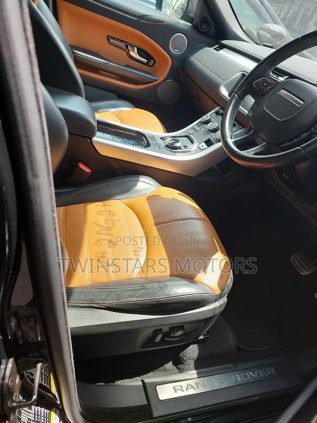 Black 5-Door 2017 Land Rover Range Rover Evoque HSE 4x4