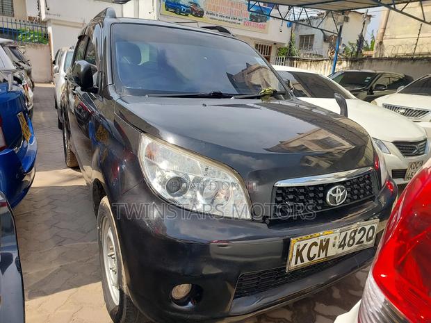 2012 Toyota Rush AWD Black: Versatile and Value-packed