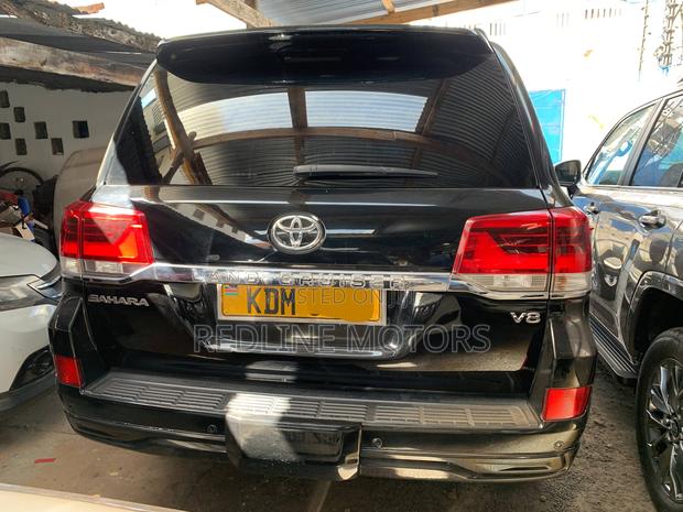 2015 ZX 4.6 V8 Land Cruiser by Toyota: Pre-Owned Off-Roader for Sale