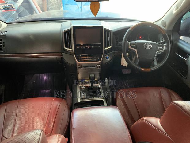2015 ZX 4.6 V8 Land Cruiser by Toyota: Pre-Owned Off-Roader for Sale