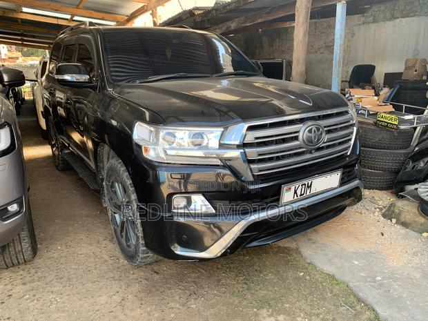 2015 ZX 4.6 V8 Land Cruiser by Toyota: Pre-Owned Off-Roader for Sale