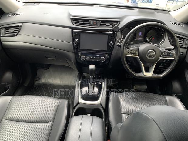 2017 Nissan X-Trail 2.0 Petrol FWD Gray: Versatile Family SUV