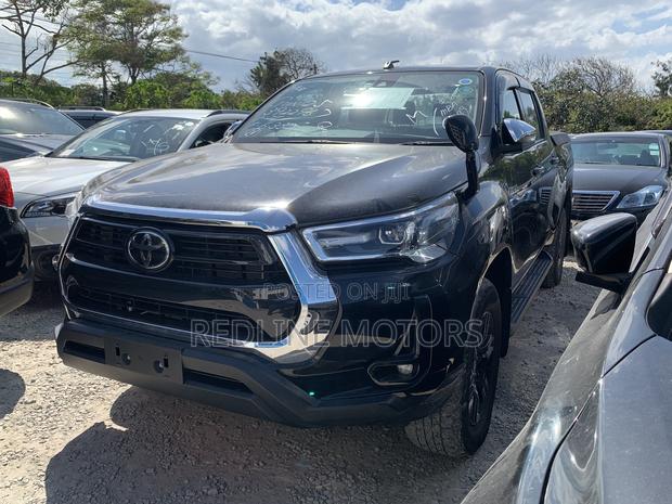 New 2.4D Toyota Hilux Matt Black 2020: Balance of Power & Design