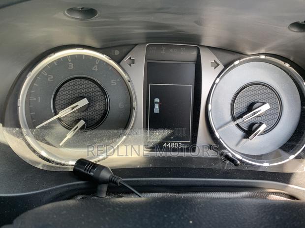 New 2.4D Toyota Hilux Matt Black 2020: Balance of Power & Design